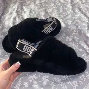Black slipper Uggs